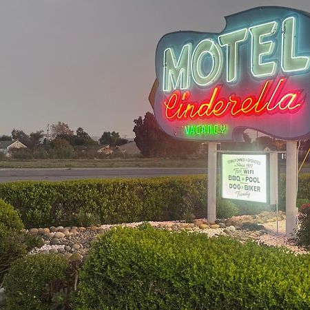 Cinderella Motel Hollister Extérieur photo