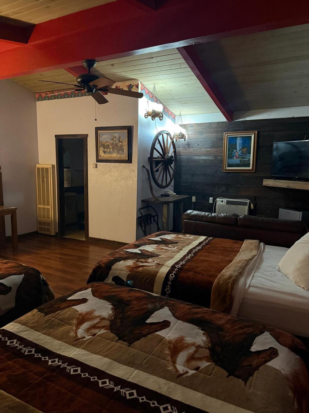 Cinderella Motel Hollister Extérieur photo