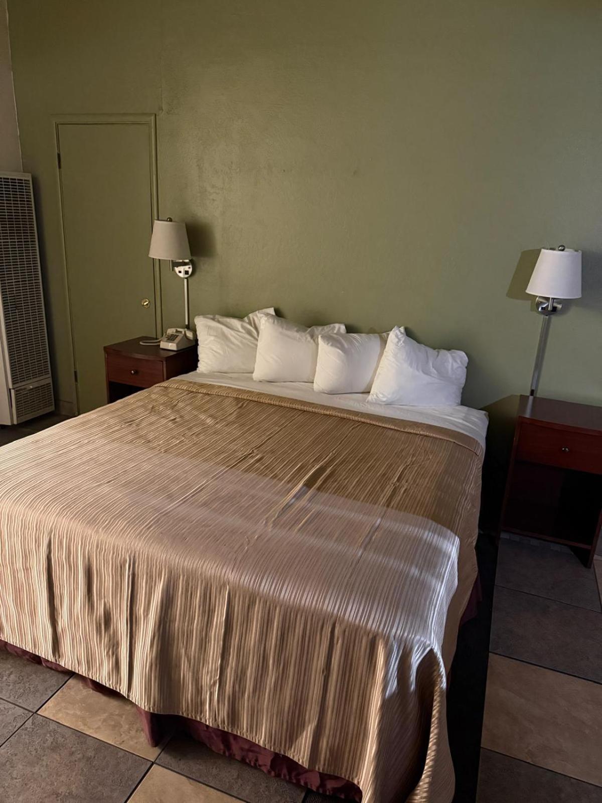 Cinderella Motel Hollister Extérieur photo