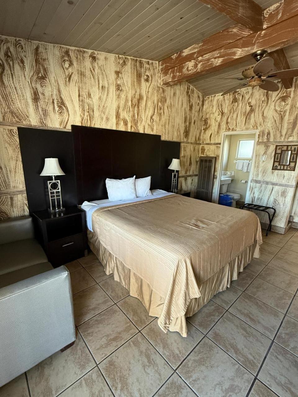 Cinderella Motel Hollister Extérieur photo